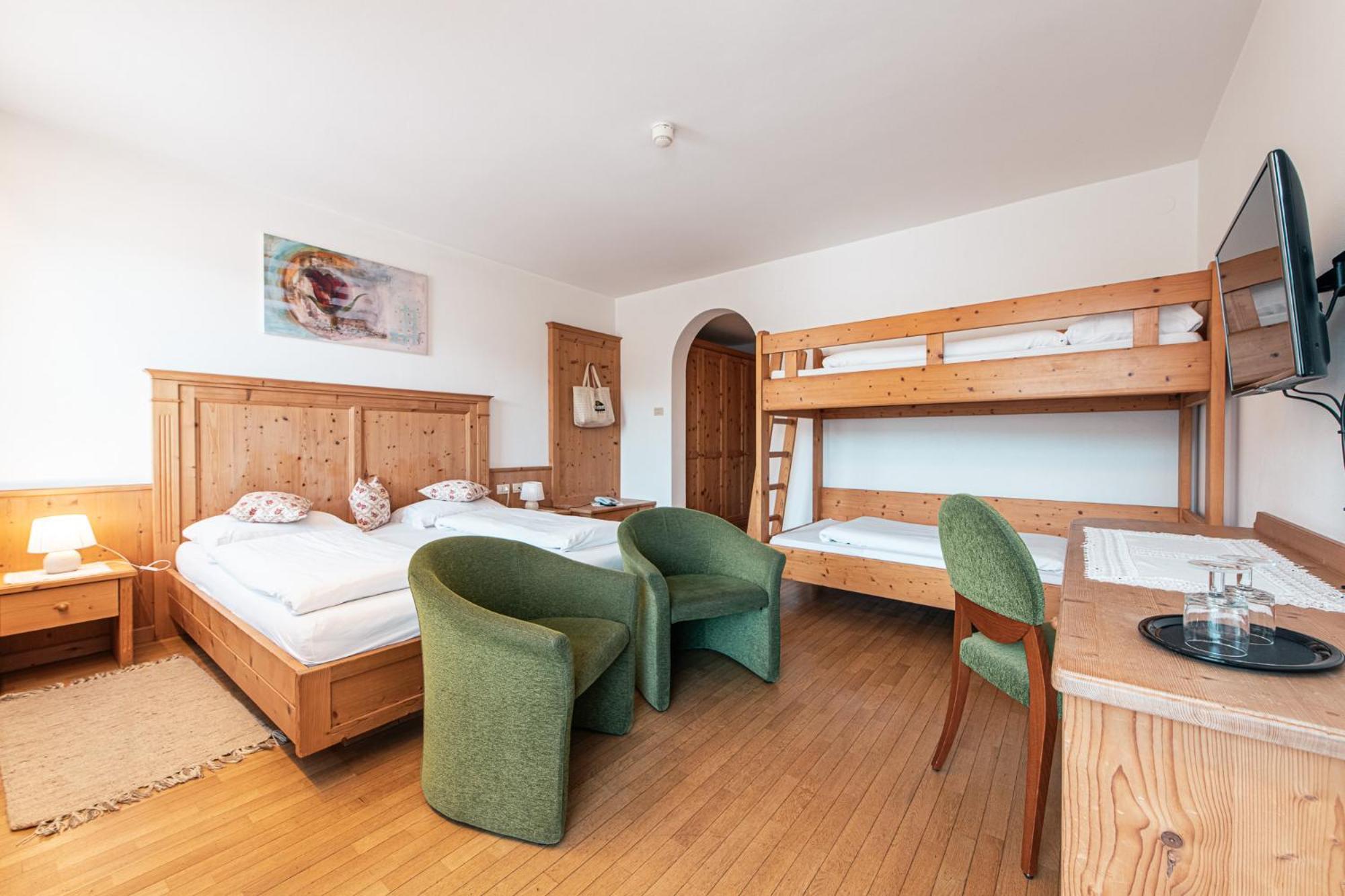 Hotel Goldene Rose Welsberg Exteriör bild