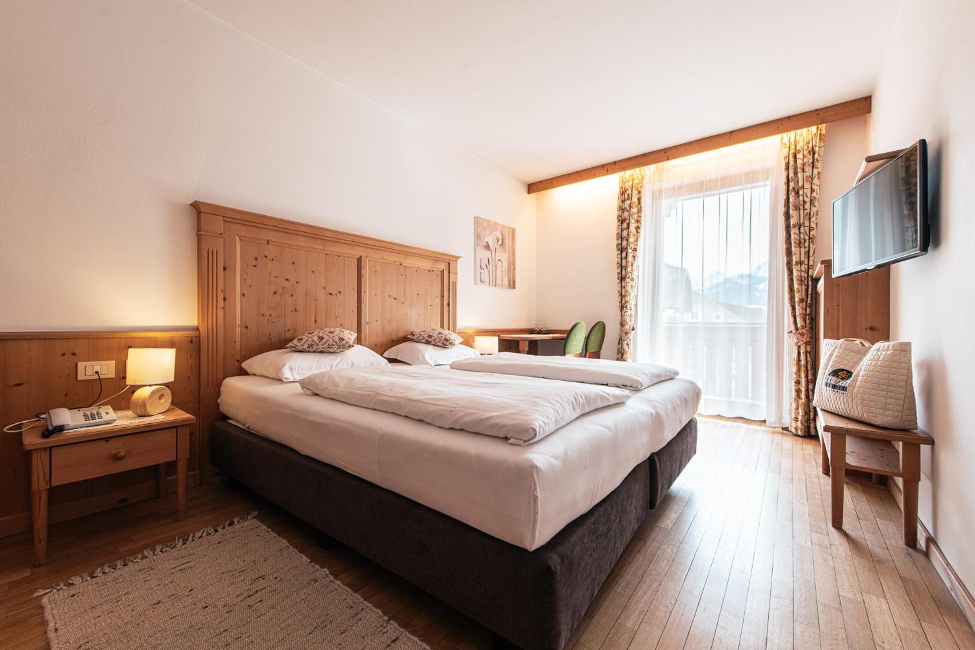 Hotel Goldene Rose Welsberg Exteriör bild