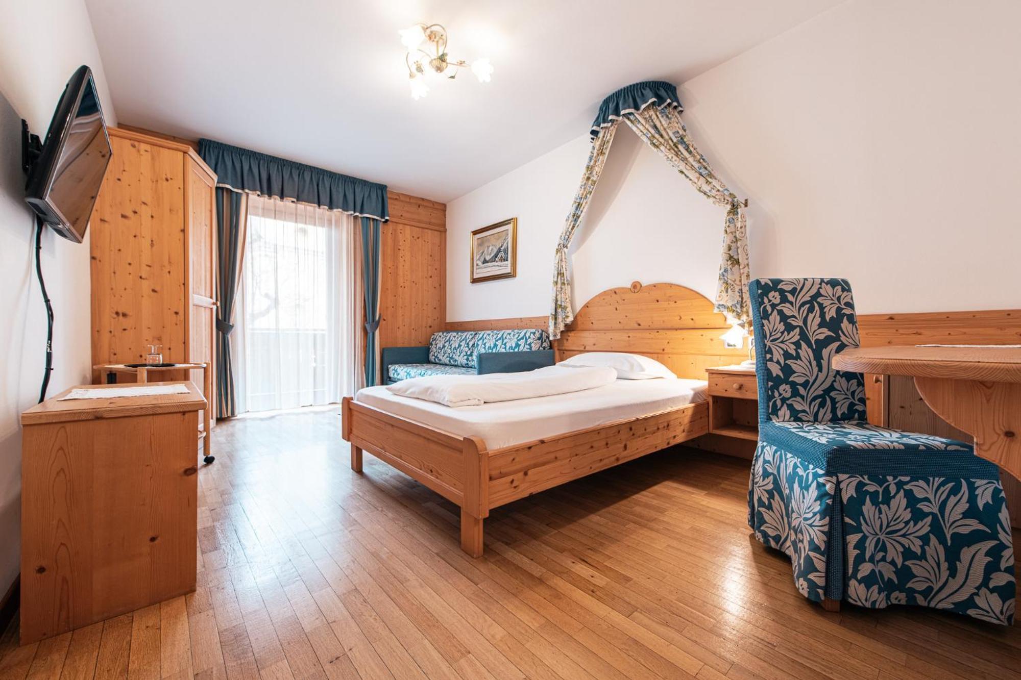 Hotel Goldene Rose Welsberg Exteriör bild