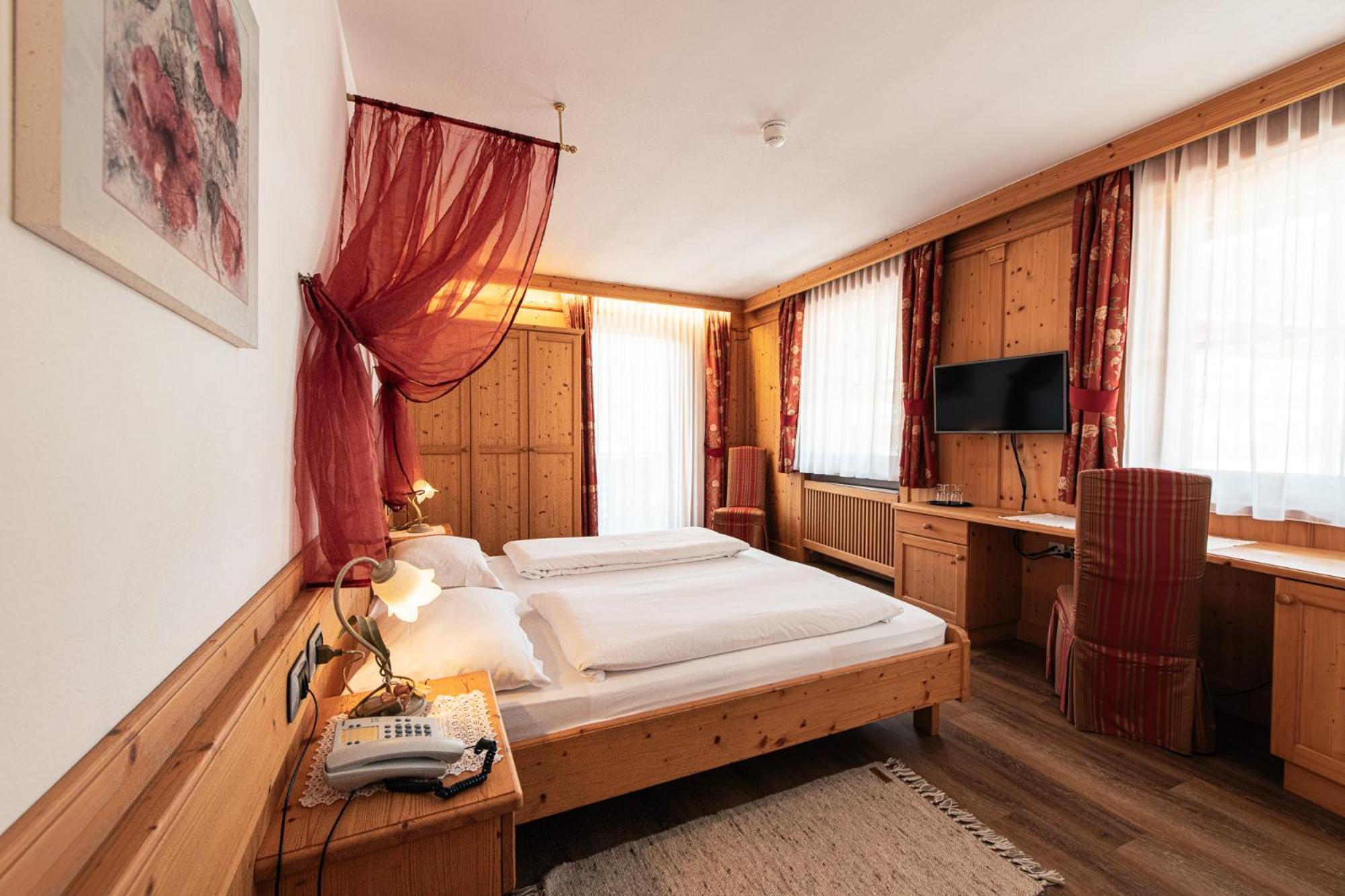 Hotel Goldene Rose Welsberg Exteriör bild
