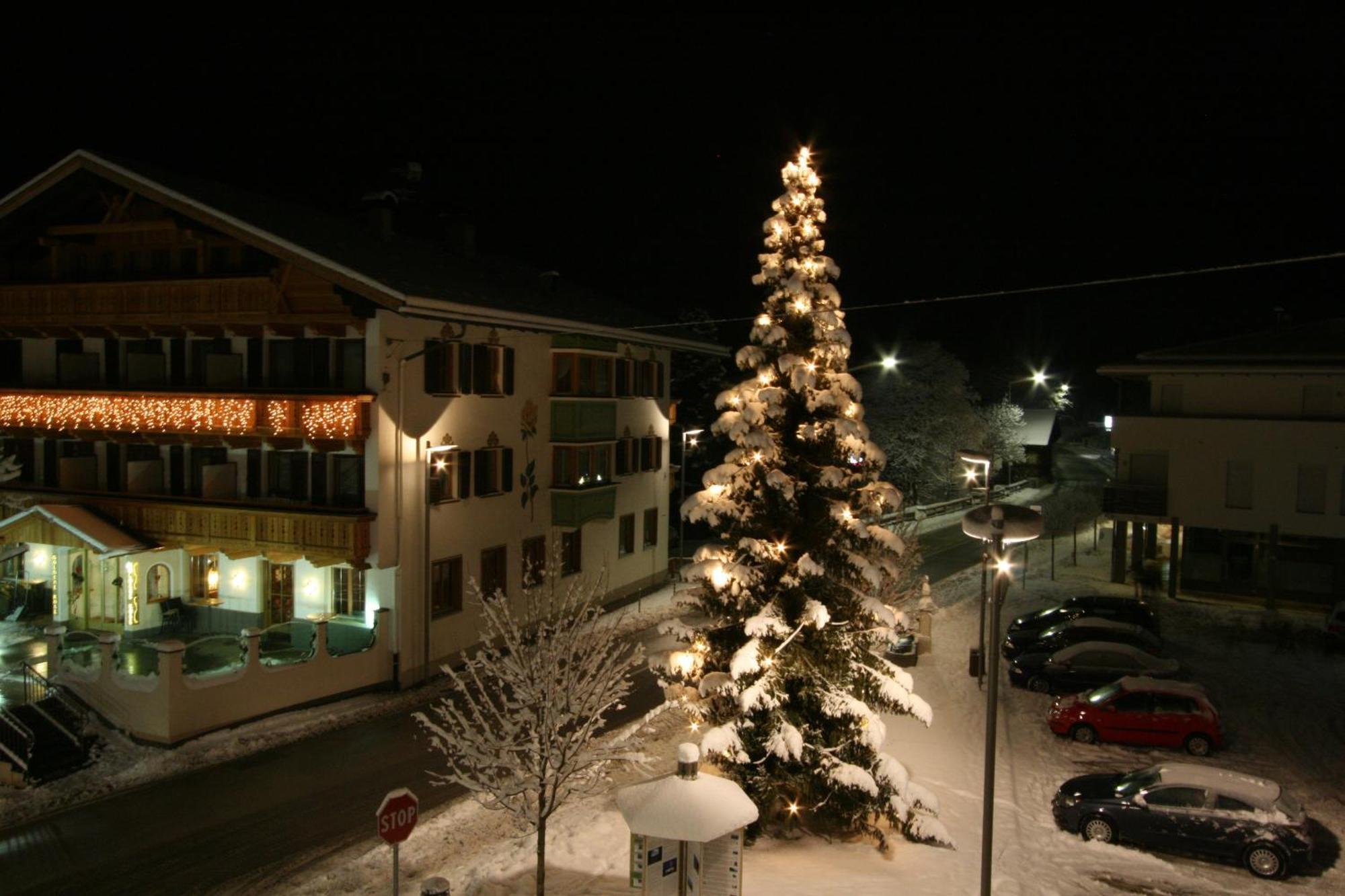 Hotel Goldene Rose Welsberg Exteriör bild