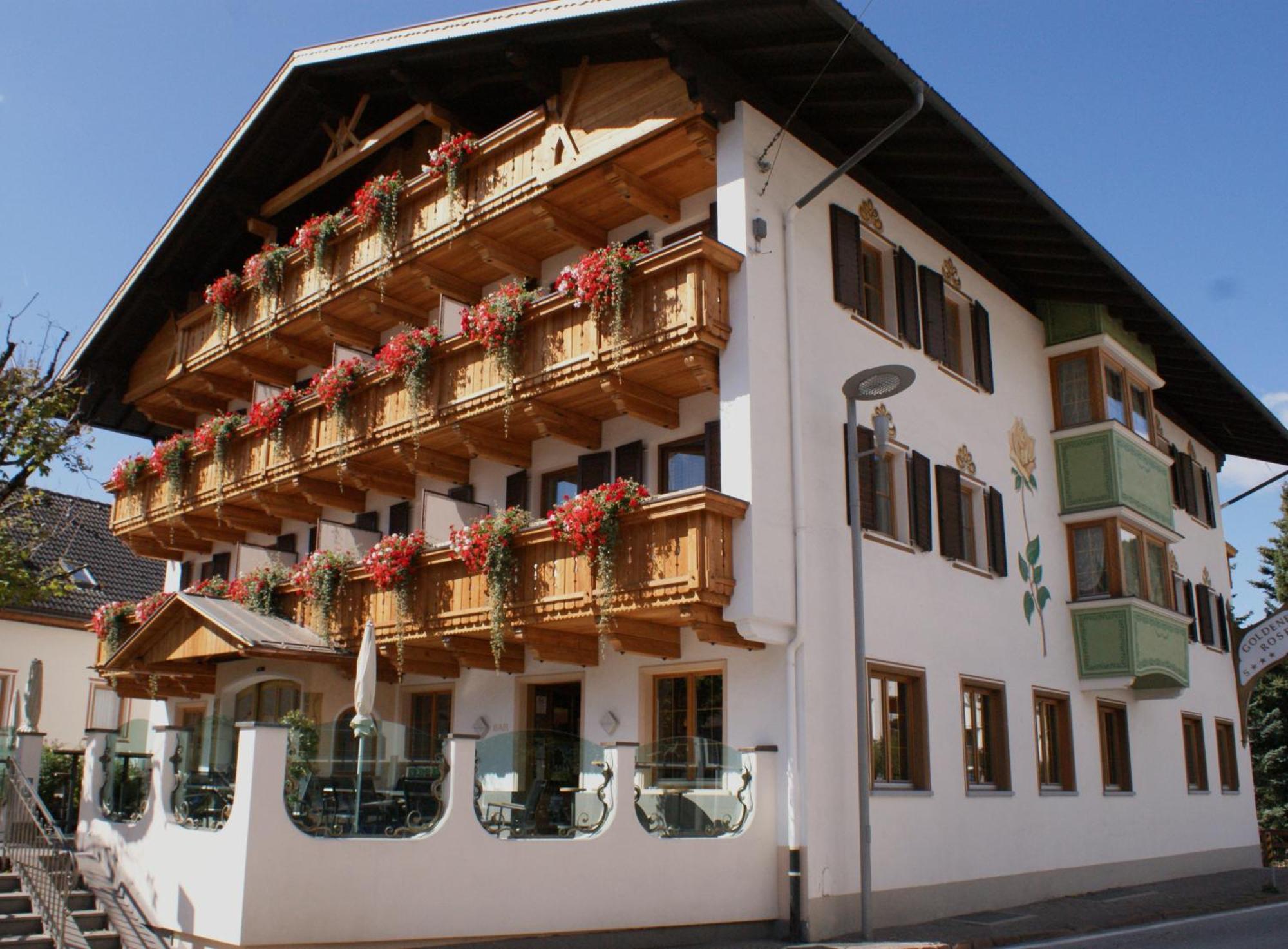 Hotel Goldene Rose Welsberg Exteriör bild