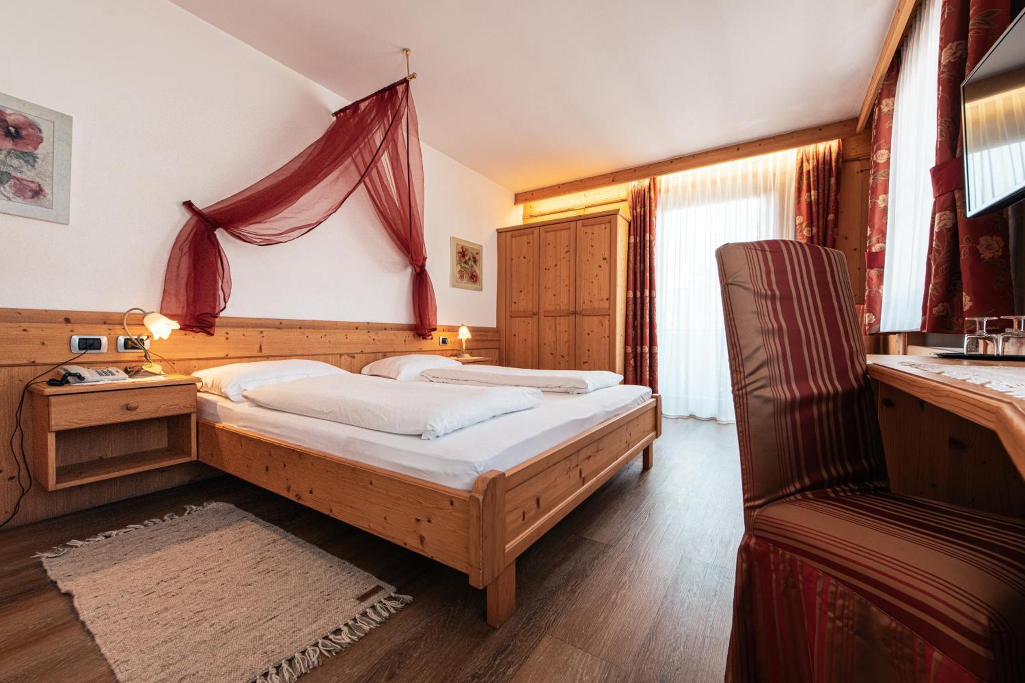 Hotel Goldene Rose Welsberg Exteriör bild