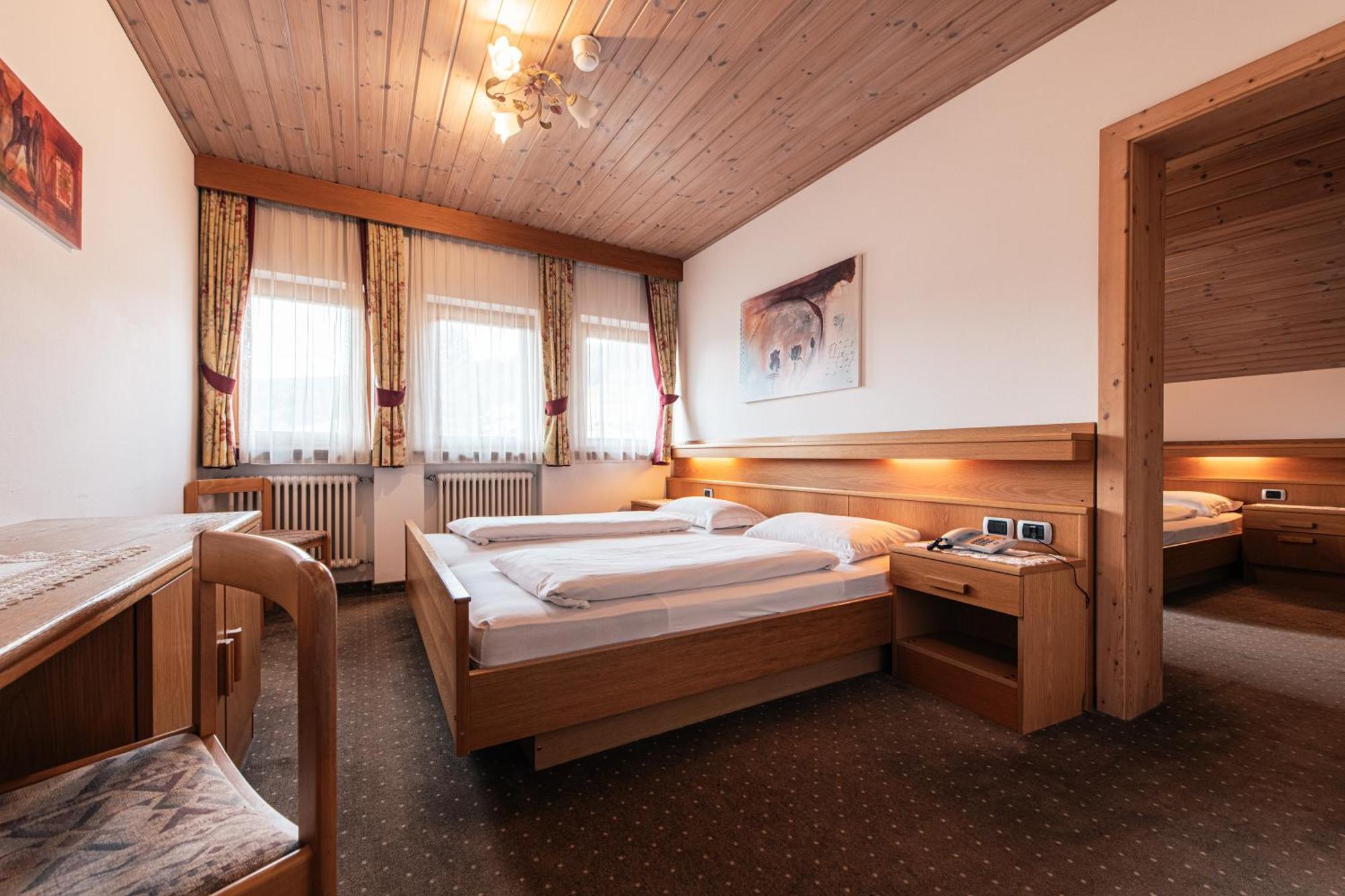 Hotel Goldene Rose Welsberg Exteriör bild