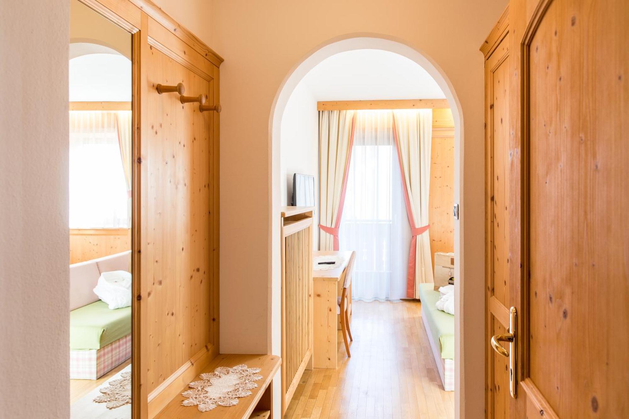 Hotel Goldene Rose Welsberg Exteriör bild