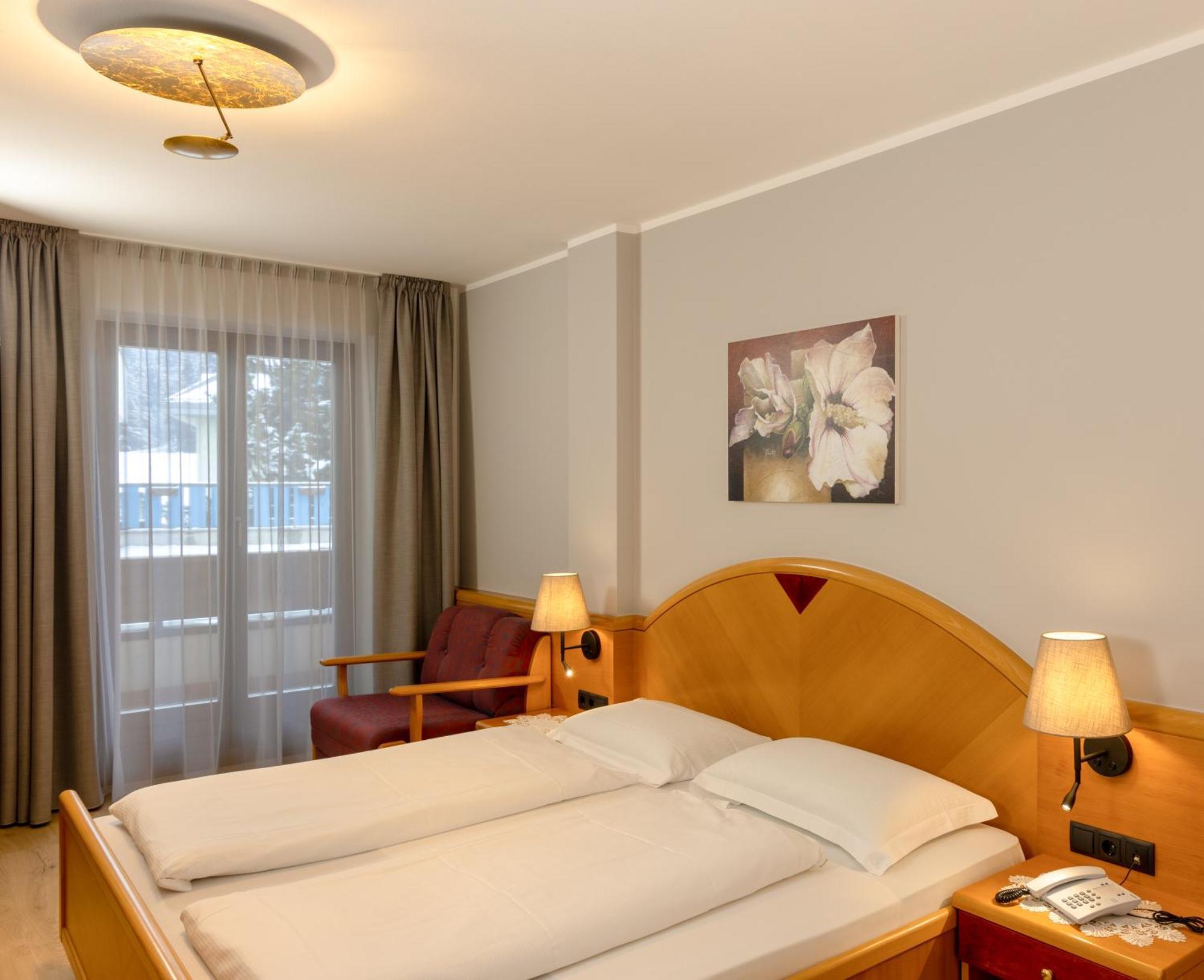 Hotel Goldene Rose Welsberg Exteriör bild