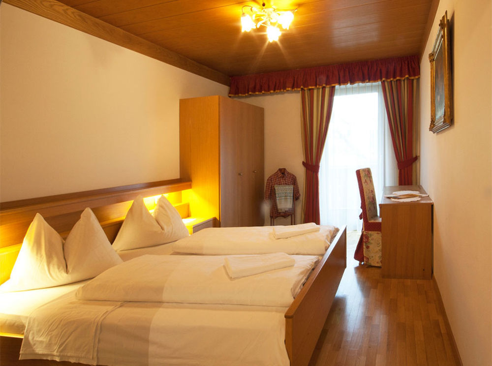 Hotel Goldene Rose Welsberg Exteriör bild