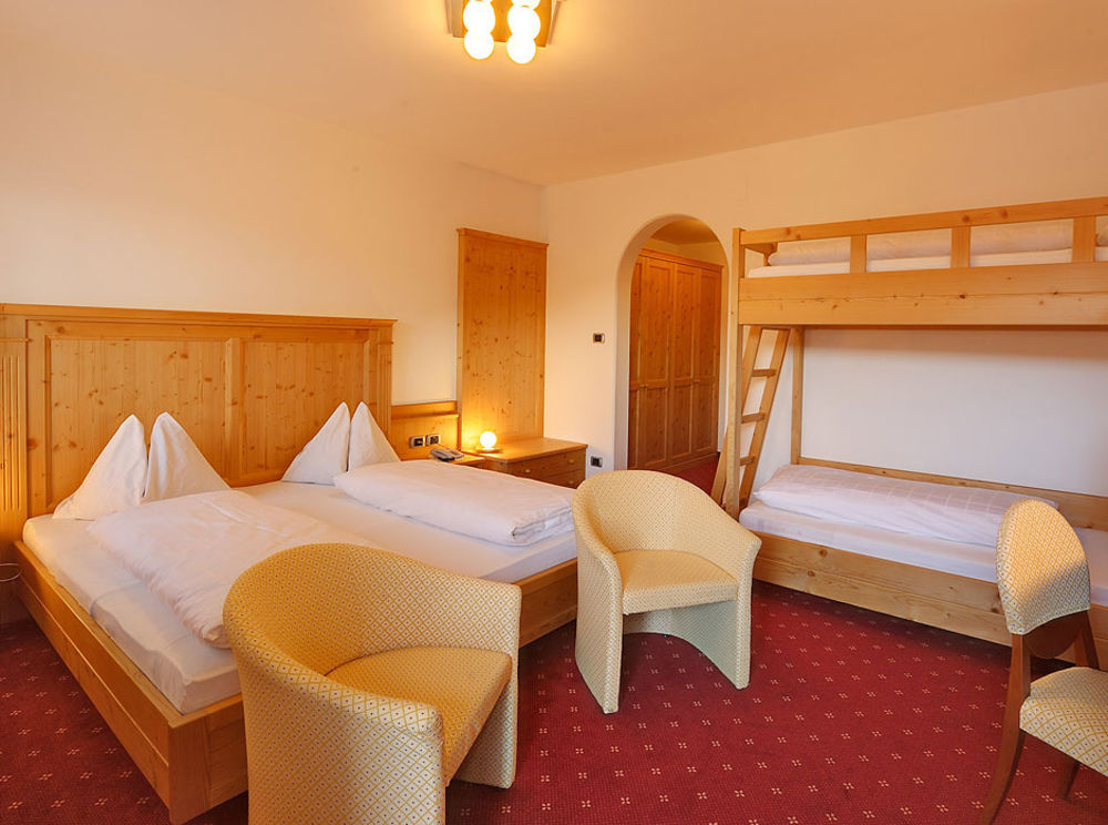 Hotel Goldene Rose Welsberg Exteriör bild