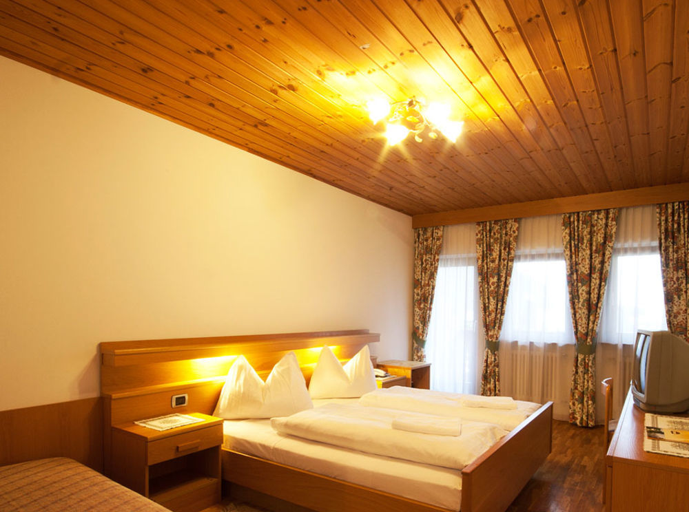 Hotel Goldene Rose Welsberg Exteriör bild