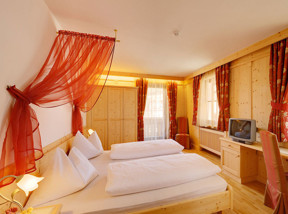 Hotel Goldene Rose Welsberg Exteriör bild