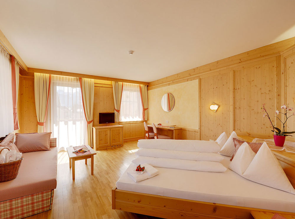 Hotel Goldene Rose Welsberg Exteriör bild
