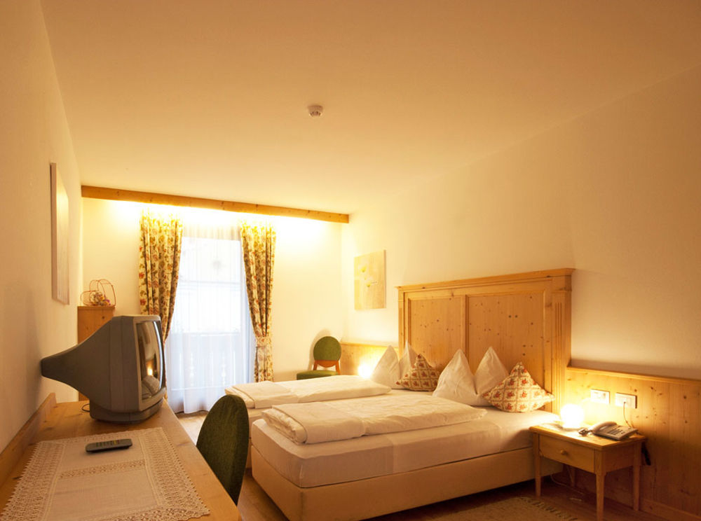 Hotel Goldene Rose Welsberg Exteriör bild